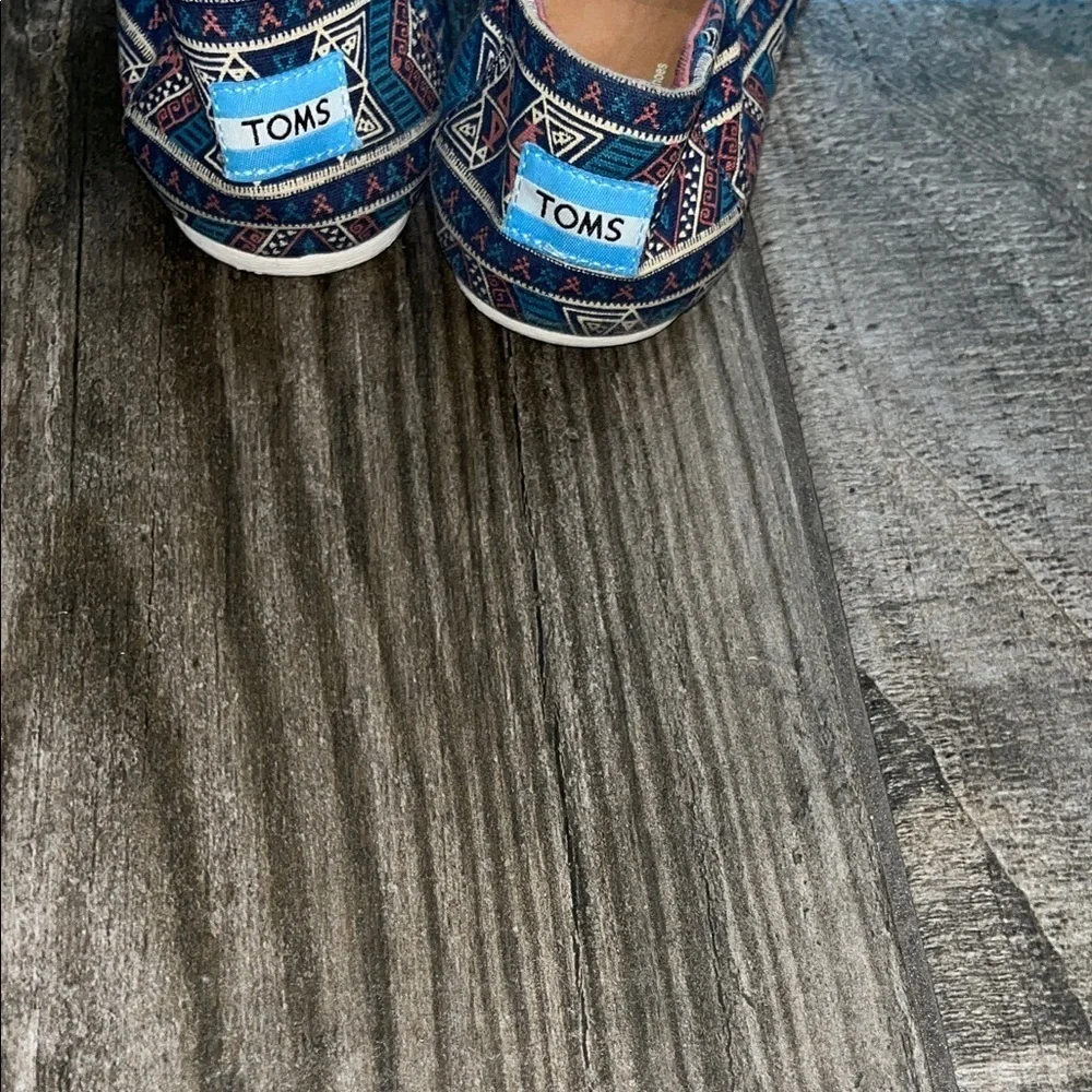 TOMS Women's Geometric Blue Flats